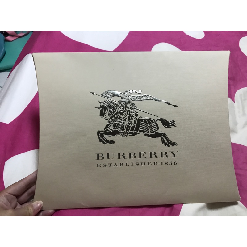 正品Burberry 圍巾絲巾紙盒