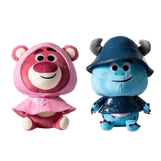📌(現貨➕預購）「總共2款」Miniso名創優品迪士尼玩具總動員系列雨衣款毛怪/草莓熊坐姿公仔毛絨玩偶