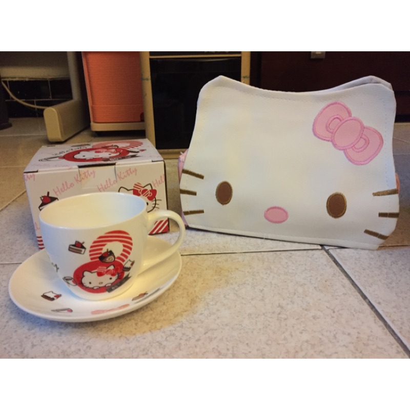 Hello kitty 85度c杯具組+面紙盒