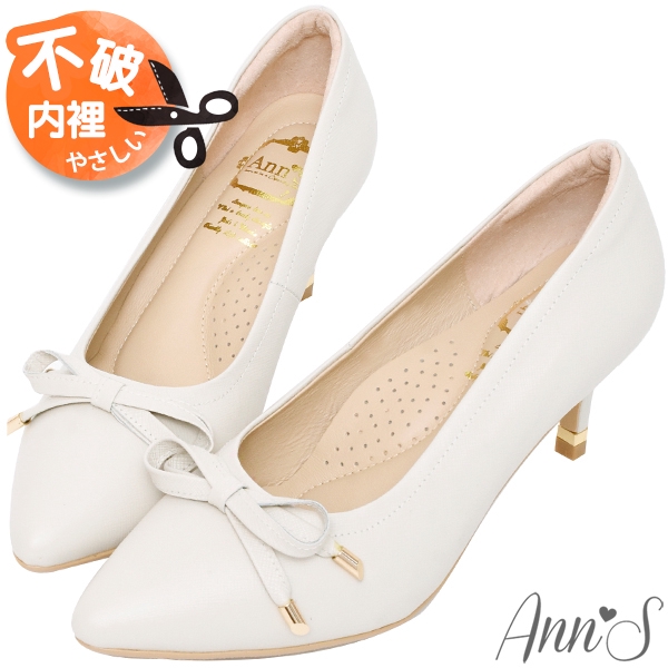 Ann’S自帶氣質光環-小羊皮質感壓紋蝴蝶結尖頭跟鞋6.5cm-米白