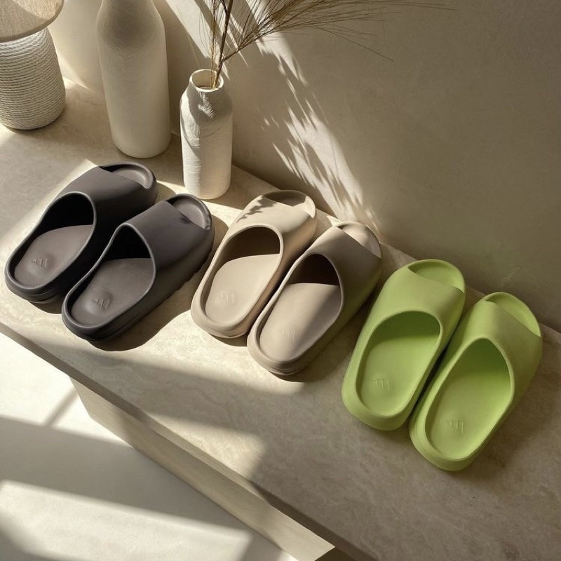 ［242］Adidas yeezy slide onyx&amp;pure&amp;glowgreen黑/奶茶/綠 愛迪達 拖鞋