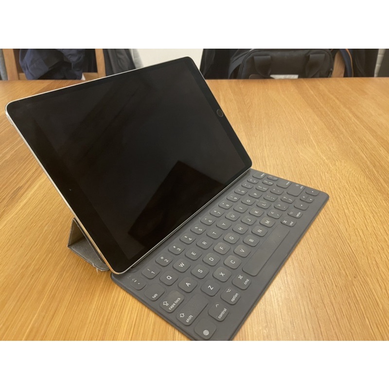 iPad Pro 10.5 wifi/256G/太空灰/2018購入/附鍵盤和觸控筆/二手女用機/運作正常/已重置