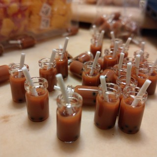 ★花花小舖★ 臺灣現貨 模擬珍奶 珍珠奶茶 樹脂配件 袖珍配件 diy飾品配件 手機殼裝飾 黏土配件