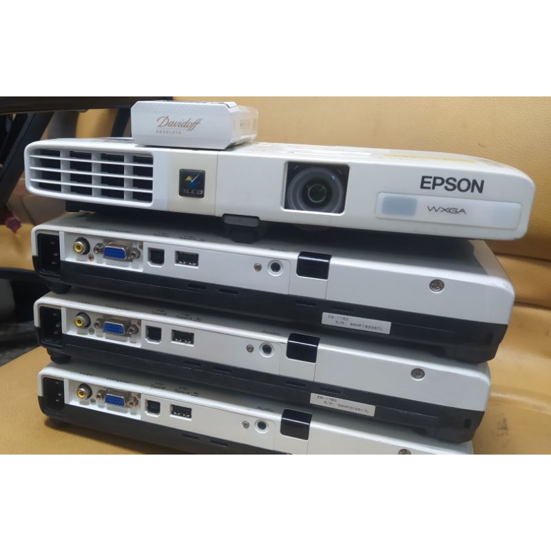 EPSON超薄型中短焦投影機