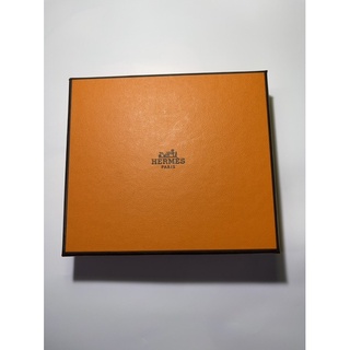全新 Hermes 愛馬仕 silk in wallet 金棕色絲巾短夾，絕版動物之城絲巾內裡
