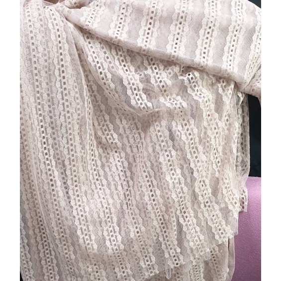 ME25 芋頭粉色刺繡蕾絲 100×170 cm。$60.，有1份