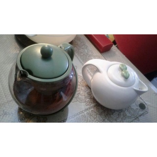 泡茶也可泡咖啡的壺 有過濾網杯 加陶瓷茶壺一個 圖二圖三瓷壺有濾網 圖六不鏽鋼壺也有