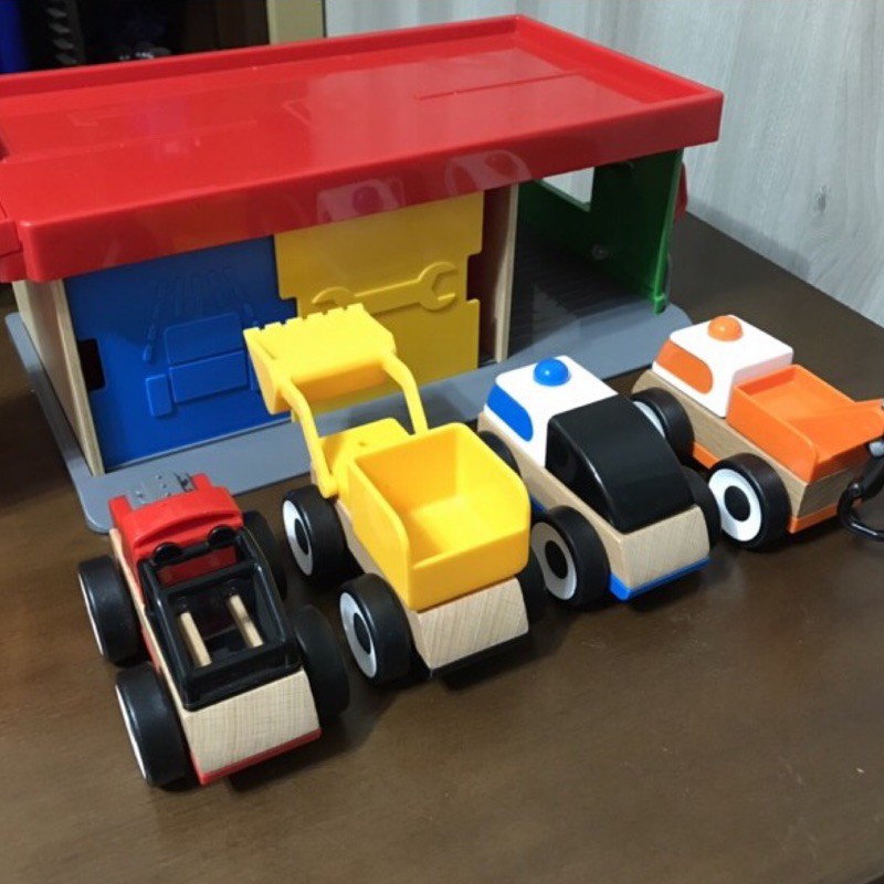 ［二手］IKEA玩具車庫+拖車四輛（正品，九成新）小男孩的最愛