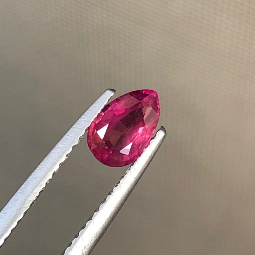 【邁爾斯寶石家】天然無燒帕帕拉恰 蓮花剛玉 0.87ct 水滴形 Orangish Pink Padparadscha