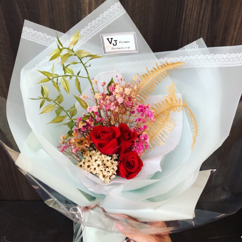 Vjflower 三朵永生玫瑰淺綠蕾絲包裝永生花束玫瑰花束乾燥花束求婚花束情人節花束 蝦皮購物