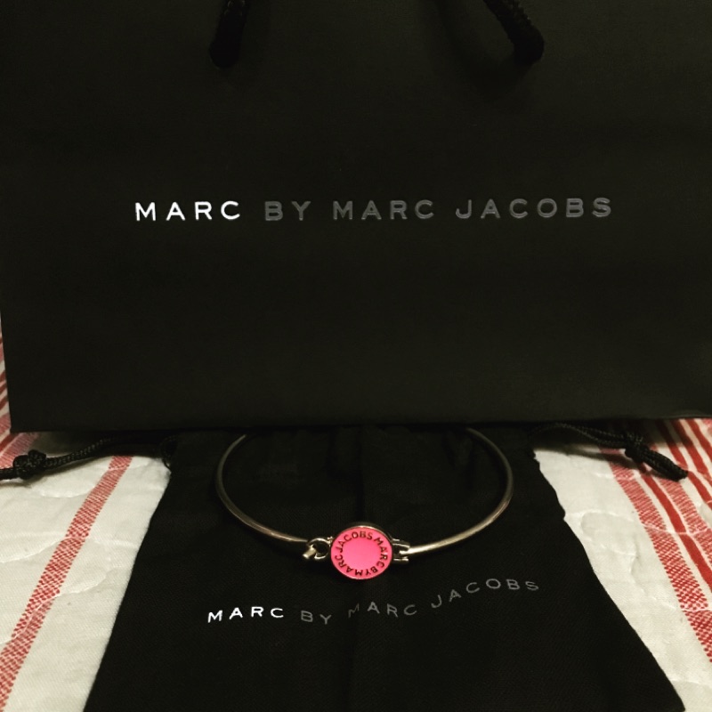 全新 Marc By Marc Jacobs 手環 粉金 小馬克 手鐲 MBMJ 桃金