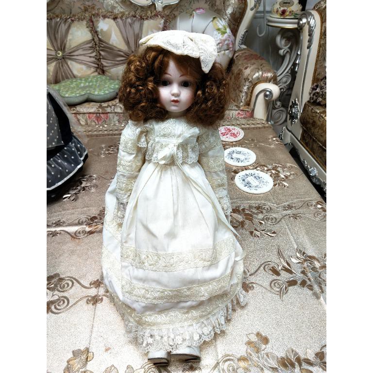 二手西洋復古陶瓷娃娃(捲髮白衣)