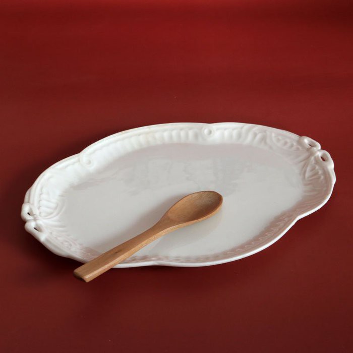 法式奶白色造型盤 陶瓷餐具 造型盤 法式復古 蝴蝶結 白色盤子 收納盤 飾品盤【波仔家生活雜貨舖】