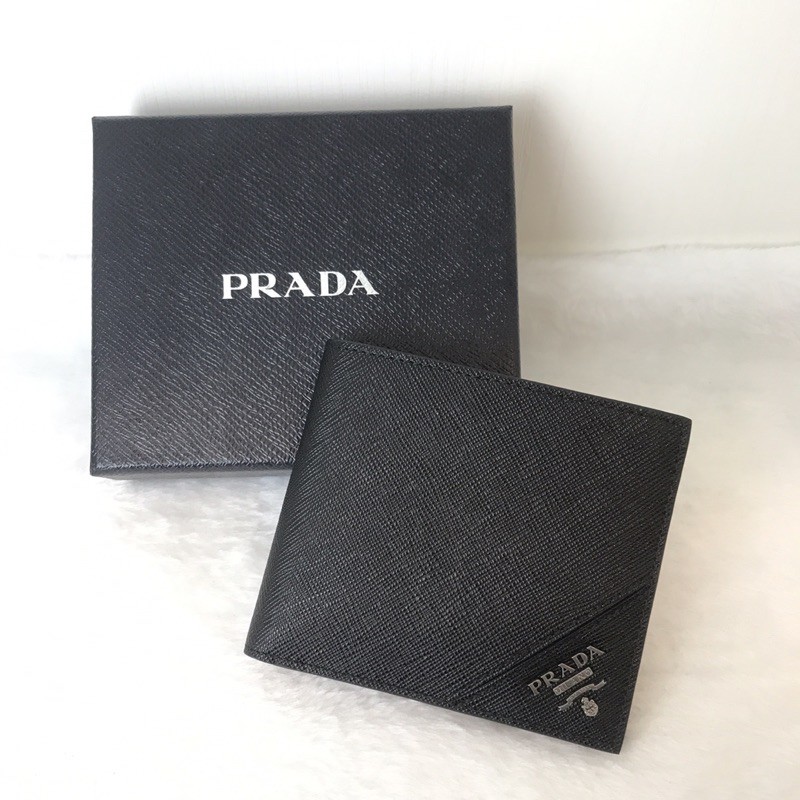 售出］全新Prada 男用短夾/有零錢袋黑/防刮牛皮保證真品| 蝦皮購物