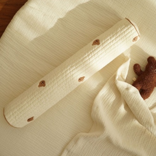 韓國製Chezbebe //台灣現貨// 品牌小熊 刺繡小熊 嬰兒床邊枕 圓錐枕 防撞枕