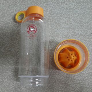 全新方便攜帶 手動榨汁檸檬杯/塑膠水壺 750ml