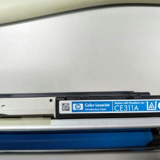 CE311A HP 原廠碳粉匣，碳粉已不足亮燈。