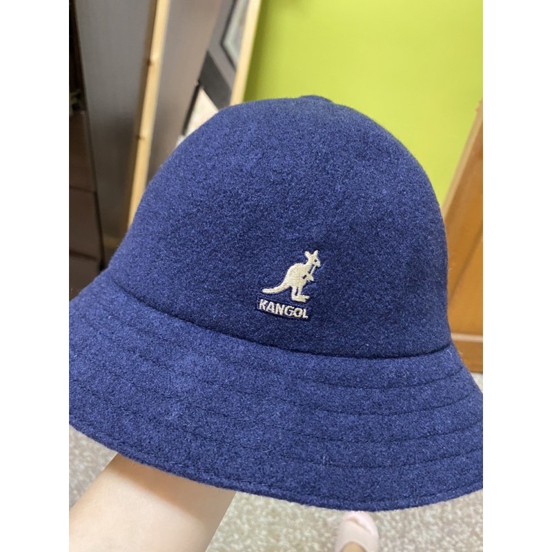 (二手）僅戴2次，藍帽金線配色，鐘形帽M size 巨城kangol 實體店面購入