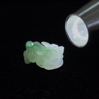 【如玉石專賣】貔貅 招財小物 手工雕刻翡翠A貨 吊墜 淡綠 證書保證！！！額外贈送精品禮盒