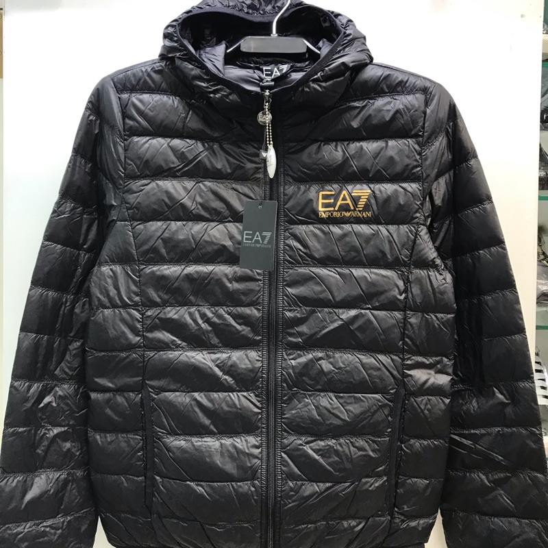 EA7 Emporio Armani 黑紅兩色 素面 Logo 連帽 輕羽絨外套 全新正品