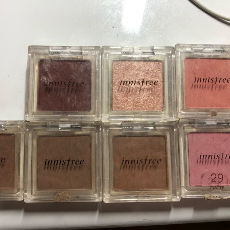 Innisfree 和 EH 單顆眼影