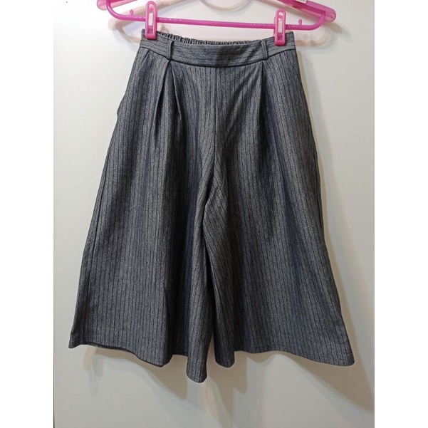 GU灰色直條紋寬褲S號(105)