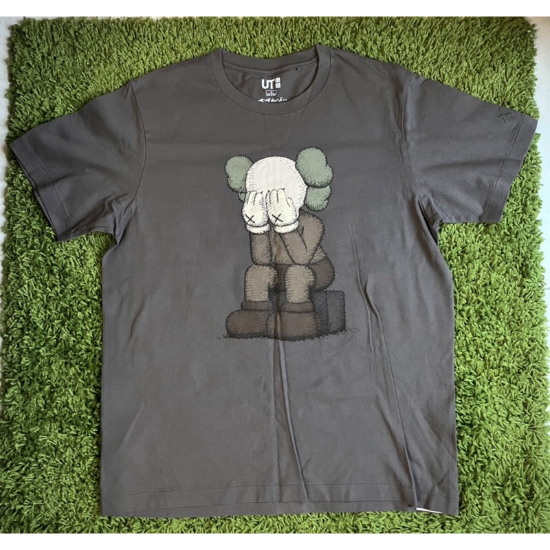 UNIQLO UT x KAWS 遮臉 素描 坐姿 公仔 TEE T-shirt