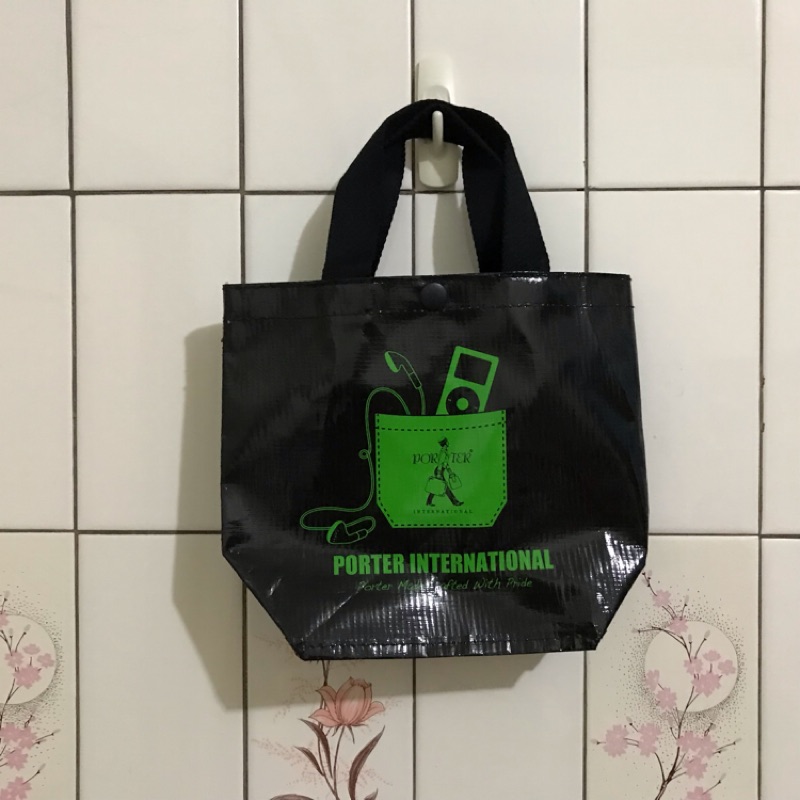 二手全新未使用porter防水環保手提袋 黑綠色 蝦皮購物