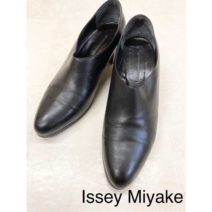 PLEATS PLEASE ISSEY MIYAKE黑色皮鞋