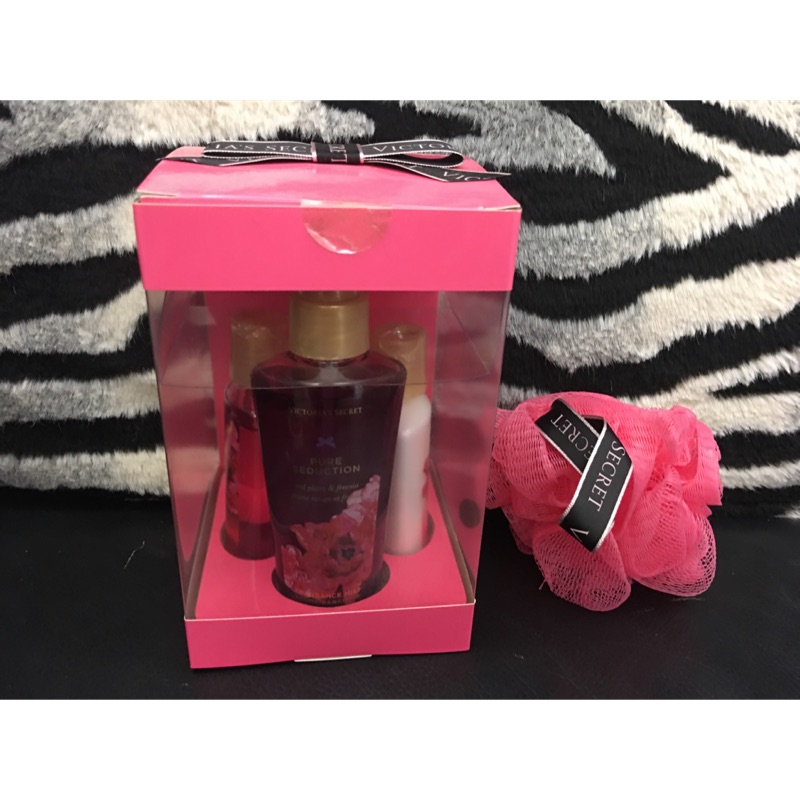Miko 米可小舖～美國正品 Victoria's Secret 維多利亞的秘密 香氛 乳液+沐浴乳+噴霧+沐浴球 禮盒