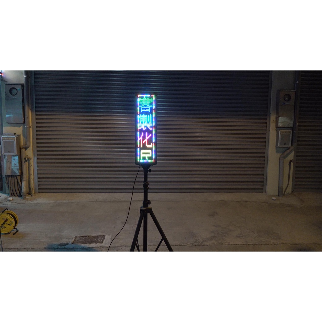 星宇LED字幕機批發 P10高亮度直立式LED字幕機 含框尺寸 70cm X 22cm 含移動式架 重量9KG 手機改字