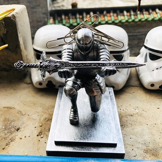 寶劍騎士筆座【牛牛柑仔店】盔甲英雄 Kinght Pen Holder 圓桌武士 下跪騎士 筆架 筆筒 執行官筆座
