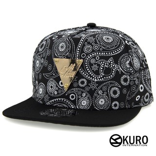 KURO-SHOP潮流新風格- 黑色變形蟲圖案 黑色帽沿 金色三角牌 棒球帽 板帽