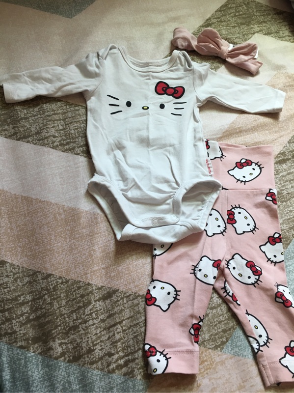 H&amp;M 新生兒套裝 寶寶套裝 kitty包屁衣 Kitty三件組套裝（0-1M)
