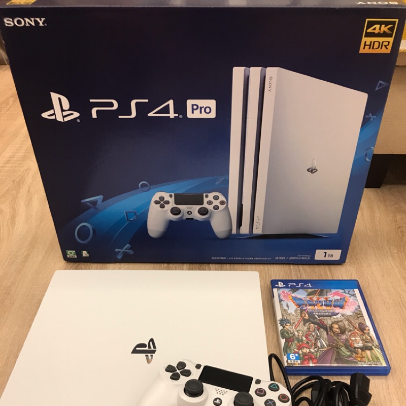 PS4 pro 冰河白 二手出售 內附遊戲片