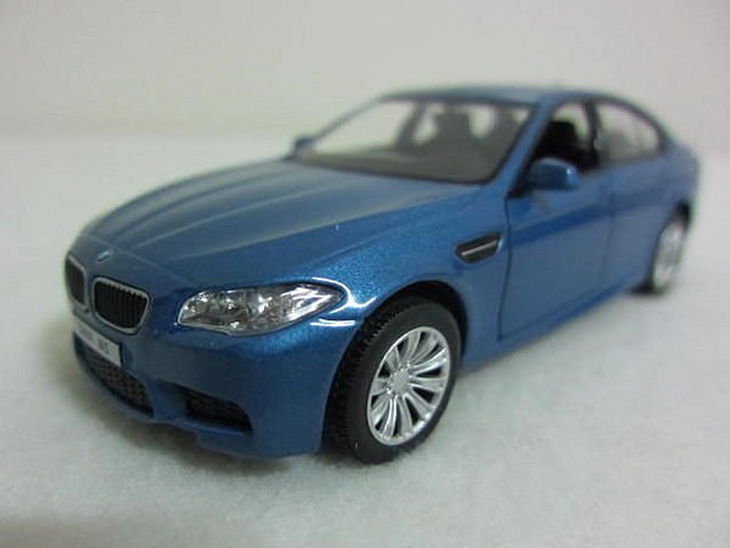 【KENTIM 玩具城】1:32(1/32)全新BMW M5 藍色合金迴力車(UF系列RMZ CITY)
