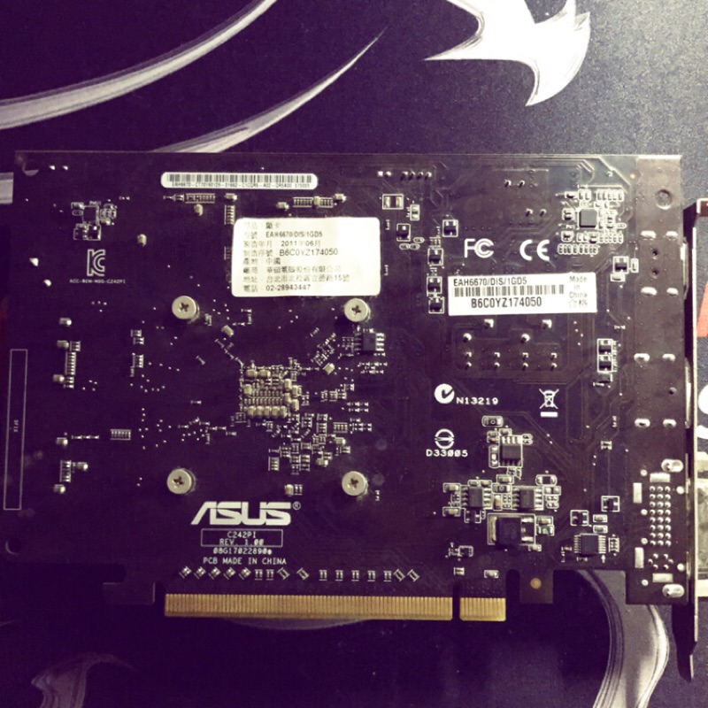 ASUS HD6670 1GD5 玩LOL不卡卡 升級免換power