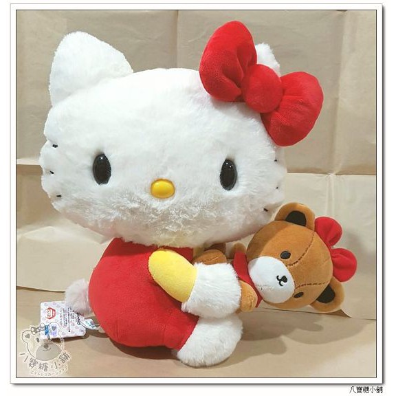 玩偶 HELLO KITTY 凱蒂貓 娃娃 寶貝熊抱抱款 SEGA 景品 Sanrio 情人節禮物 現貨 八寶糖小舖