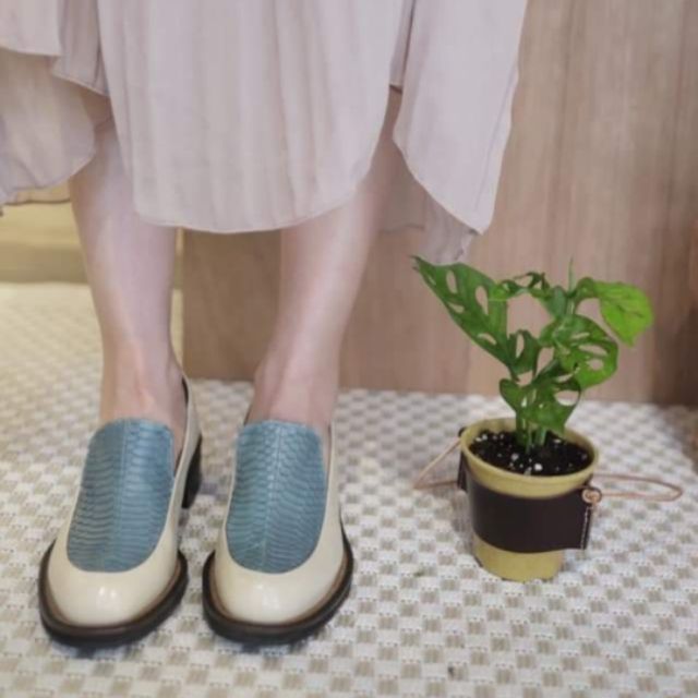 Dresscode  杏藍色包鞋 （8成新）