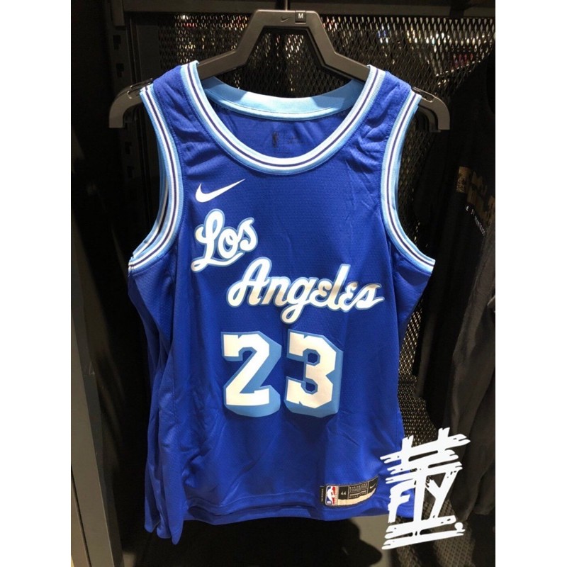 [飛董] Nike NBA 洛杉磯 湖人隊 Lebron James 球迷版 復古草寫藍 球衣 CN1027-404