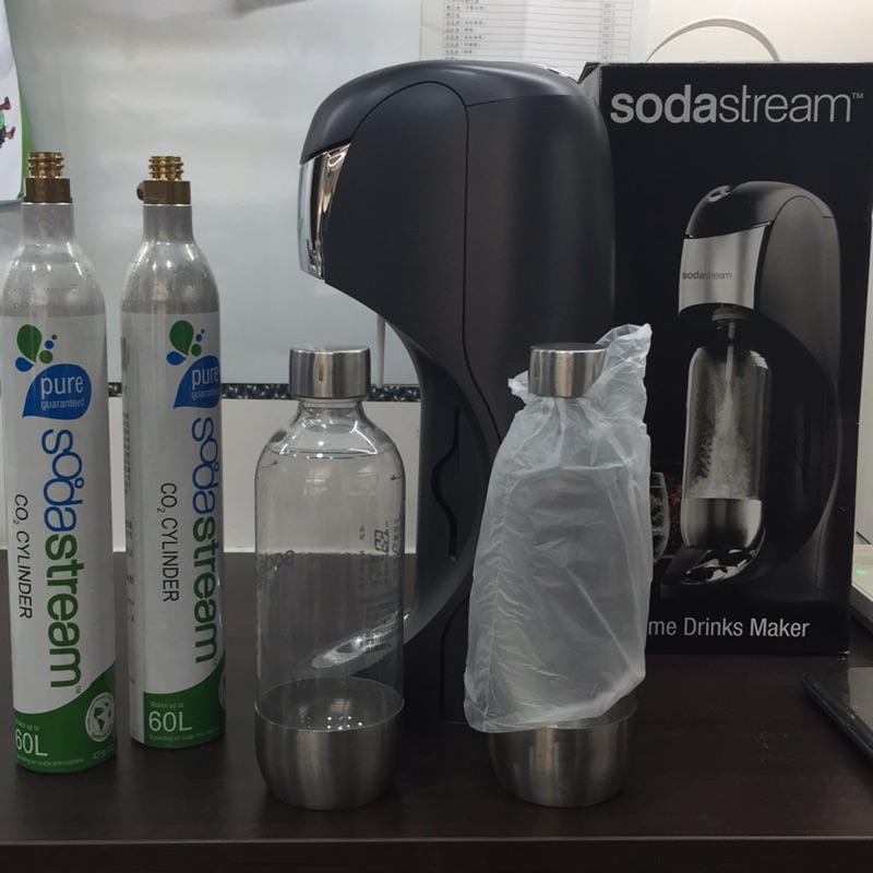 sodastream dynamo 氣泡水機 metallic色 含2鋼瓶 1寶特瓶