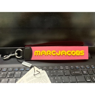 （最後一降.買到賺到）Marc Jacobs 吊飾 鑰匙圈 立體字樣（粉色）