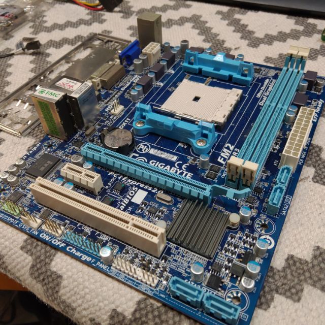 中古主機板技嘉GIGABYTE GA-F2A55M-HD保固一個月