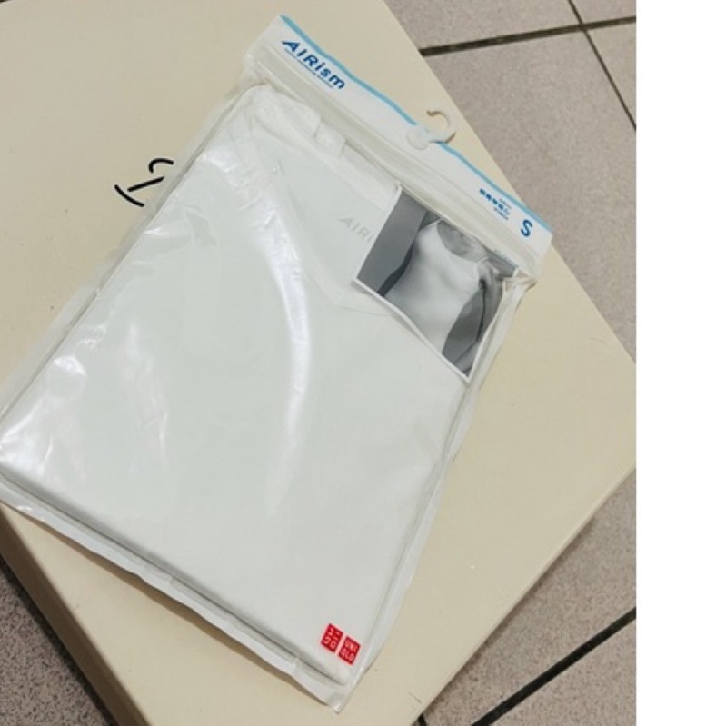 Uniqlo 細肩帶背心上衣