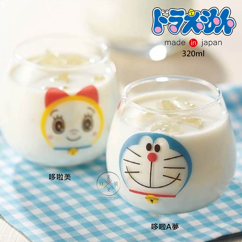 叉叉日貨 預購 哆啦A夢 Doraemon 哆啦美 不倒翁橢圓玻璃杯320ml 盒裝 2選1 日本製【DM08909】