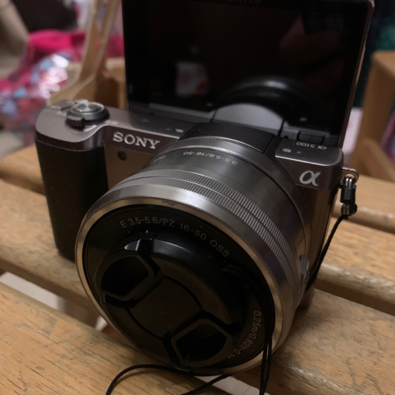 Sony a5100 翻轉螢幕類單眼相機 二手，youtuber愛用