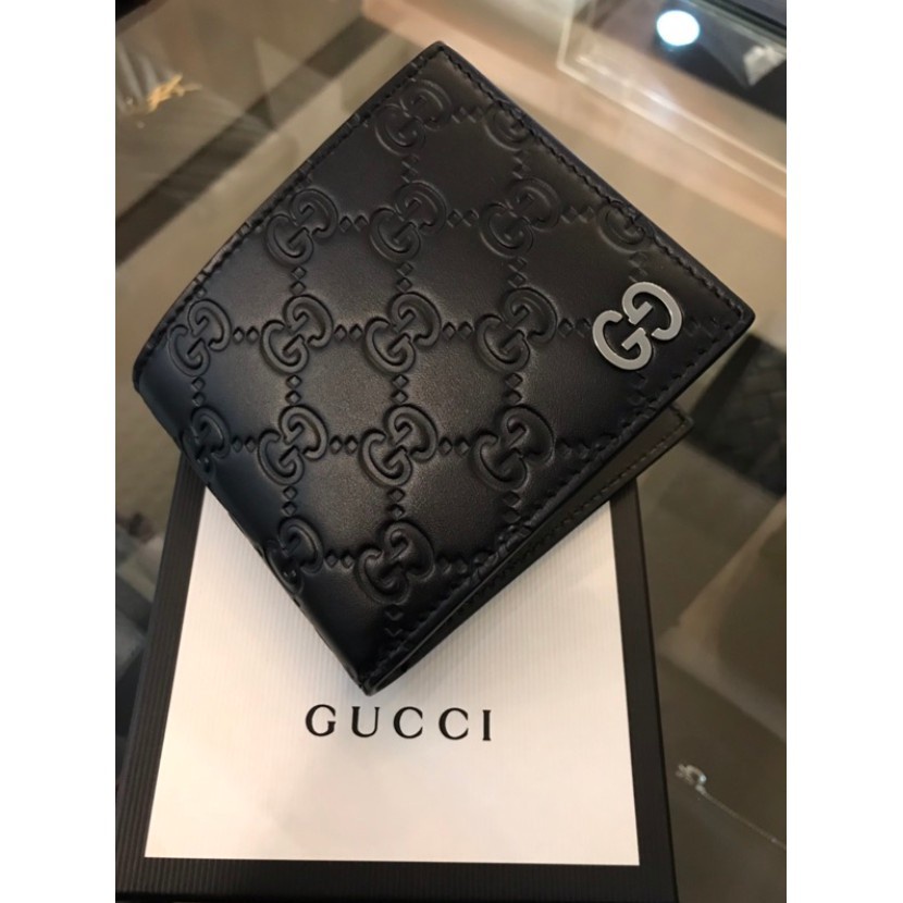 貴族名品二手精品98新Gucci 黑色壓紋 滿版 新款短夾 男款皮夾 對折式