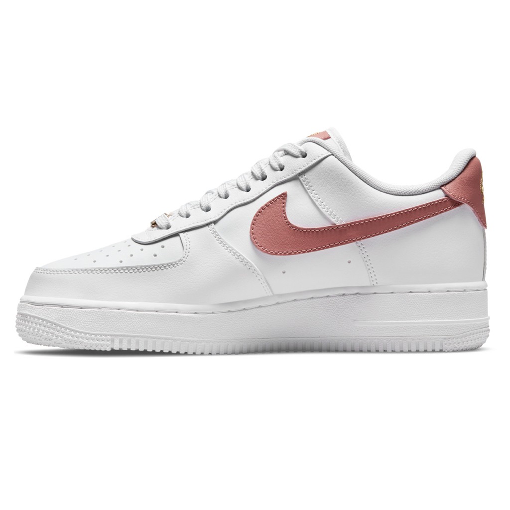 【NIKE】 Air Force 1 07 ESS 乾燥玫瑰粉 小金勾 金標 女鞋 休閒鞋 CZ0270-103