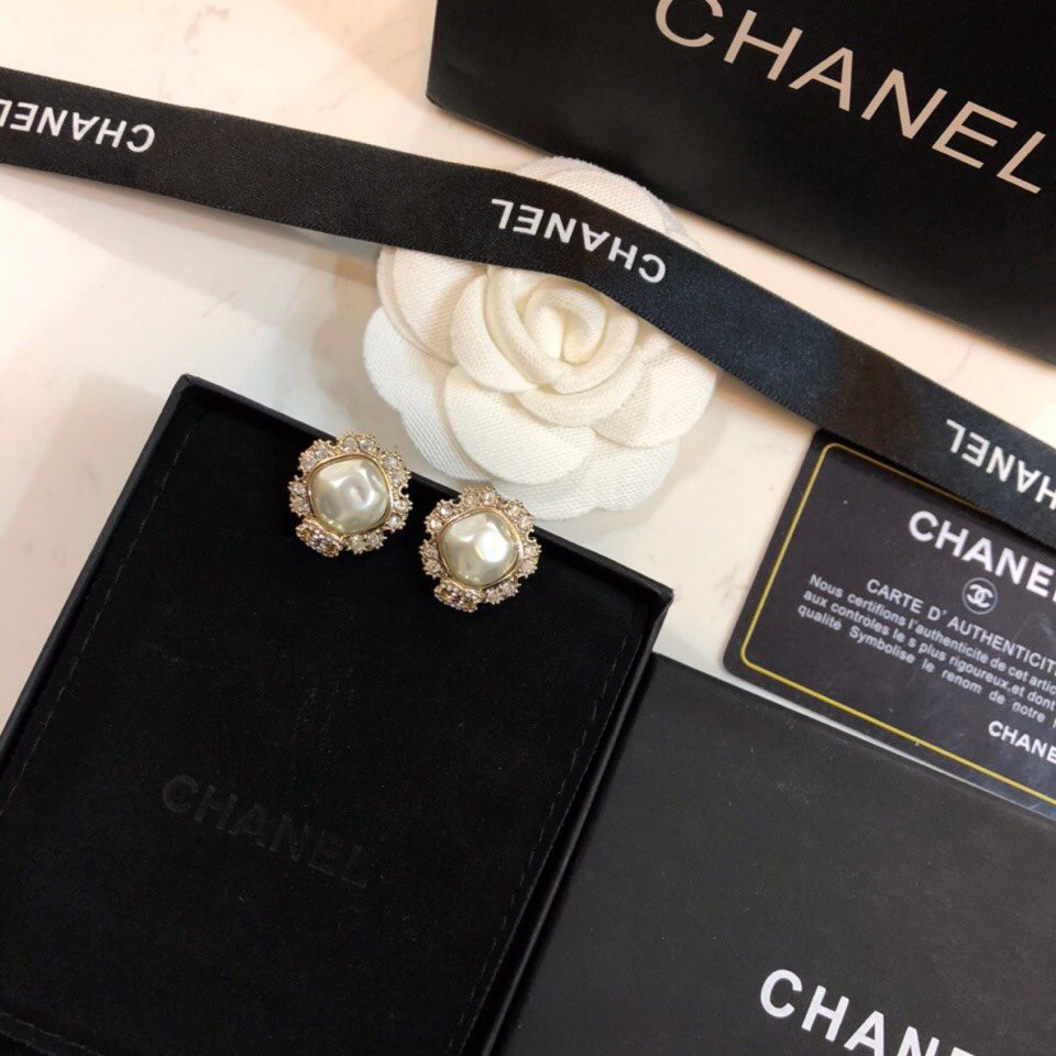 Chanel 香奈兒 女士新款耳釘時尚百搭超美精致做工時尚韓版百搭 美麗的東西不需要華麗的背景華麗大氣 蝦皮購物