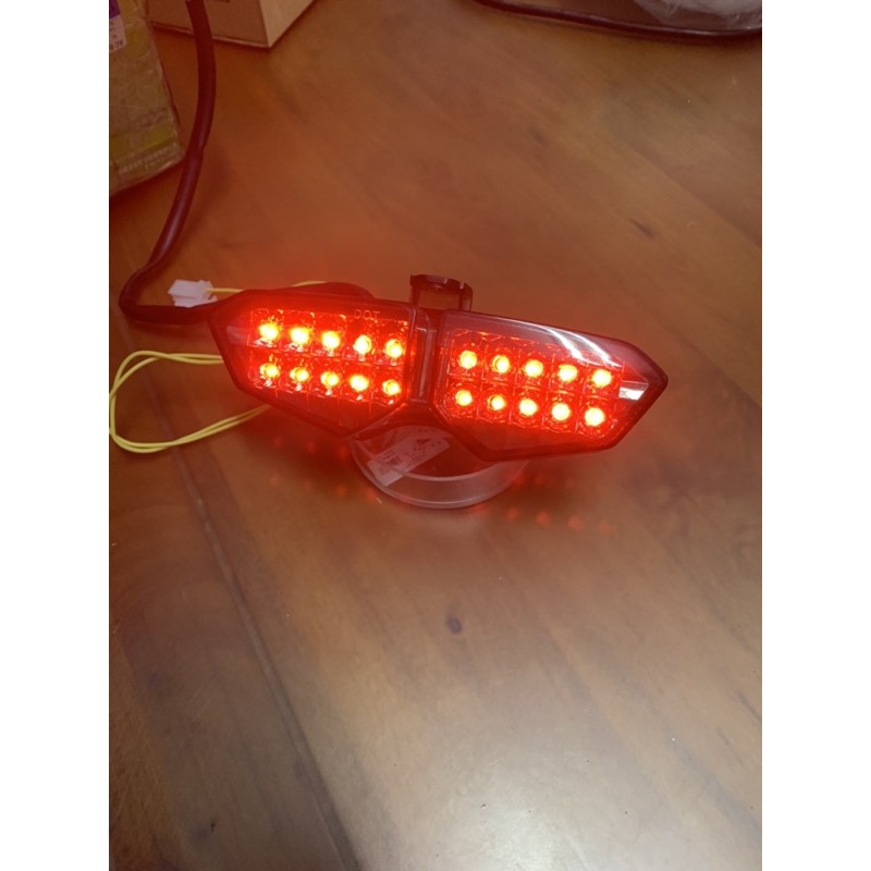 BWS LED R6尾燈 淺薰黑燈殼 對應原廠專用接頭 數量有限 (單燈具不含鐵殼) 賣場內有影片可看